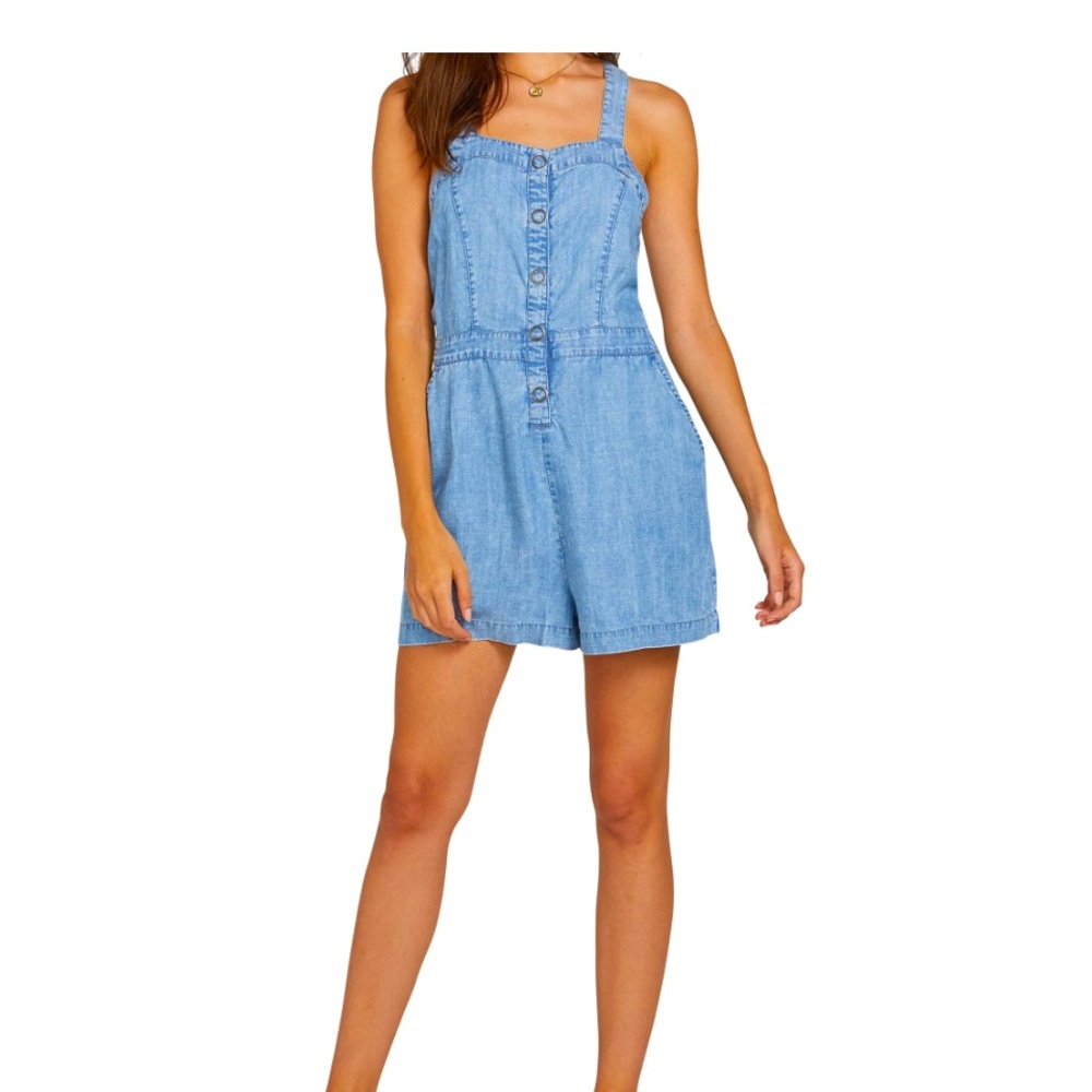 Sunday Strut Chambray Romper!